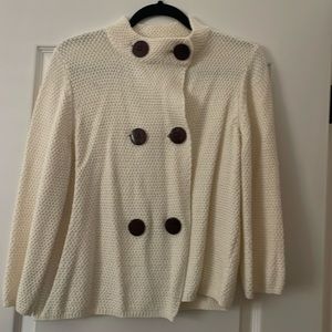 Crean cardigan with brown buttons